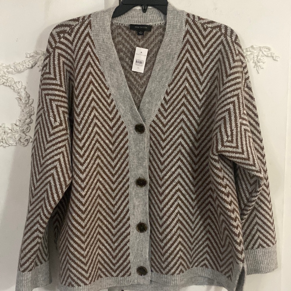 Ann Taylor cardigan. SZ XL. NWT
